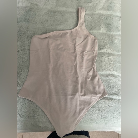Aritzia TNA one shoulder strap bodysuit grey size small - Picture 8 of 12